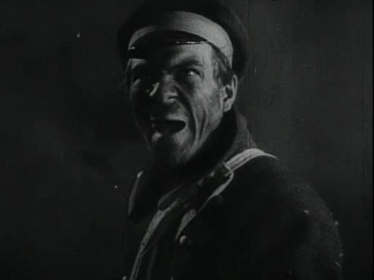 兵工厂(1929)的剧照 兵工厂(1929)的剧照