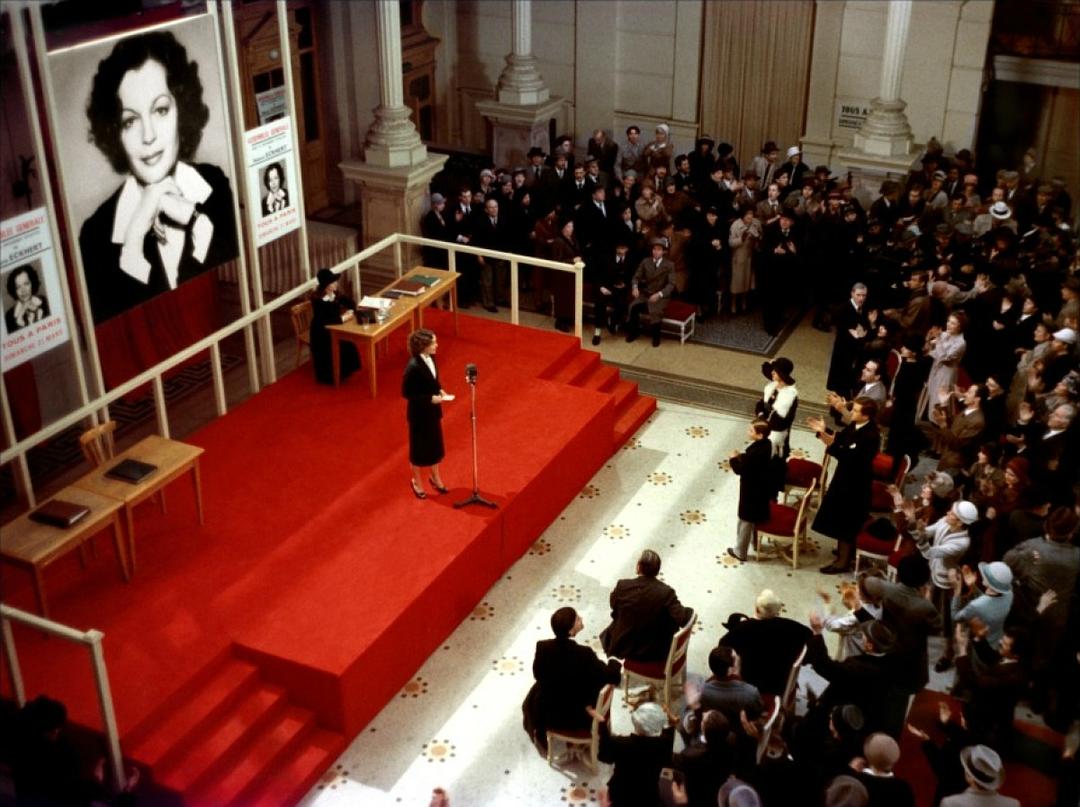 女银行家(1980)的剧照 女银行家(1980)的剧照