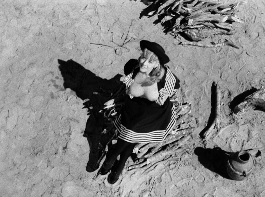 沙漠中的西蒙(1965)的剧照 沙漠中的西蒙(1965)的剧照