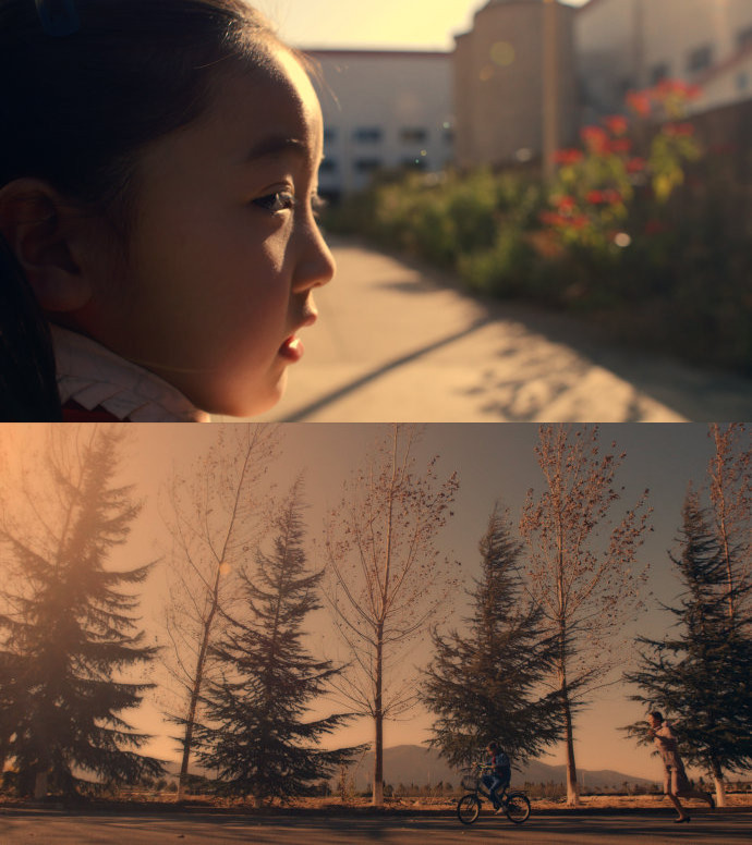 路灯下的小女孩
(2013)的剧照 路灯下的小女孩
(2013)的剧照