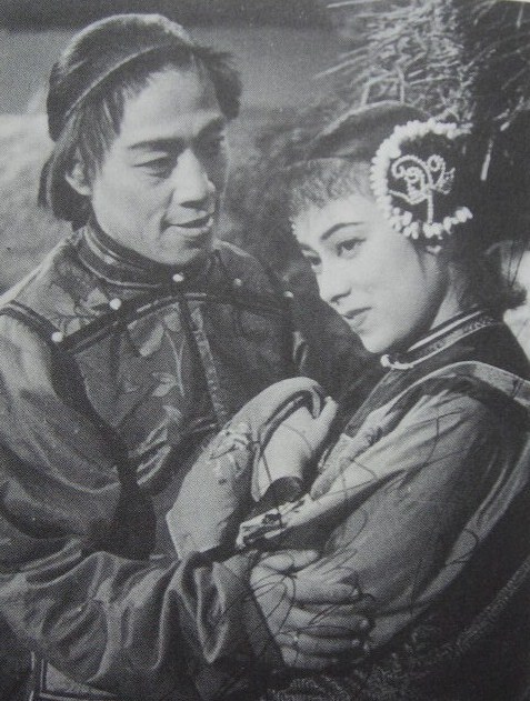 万世流芳(1944)的剧照 万世流芳(1944)的剧照