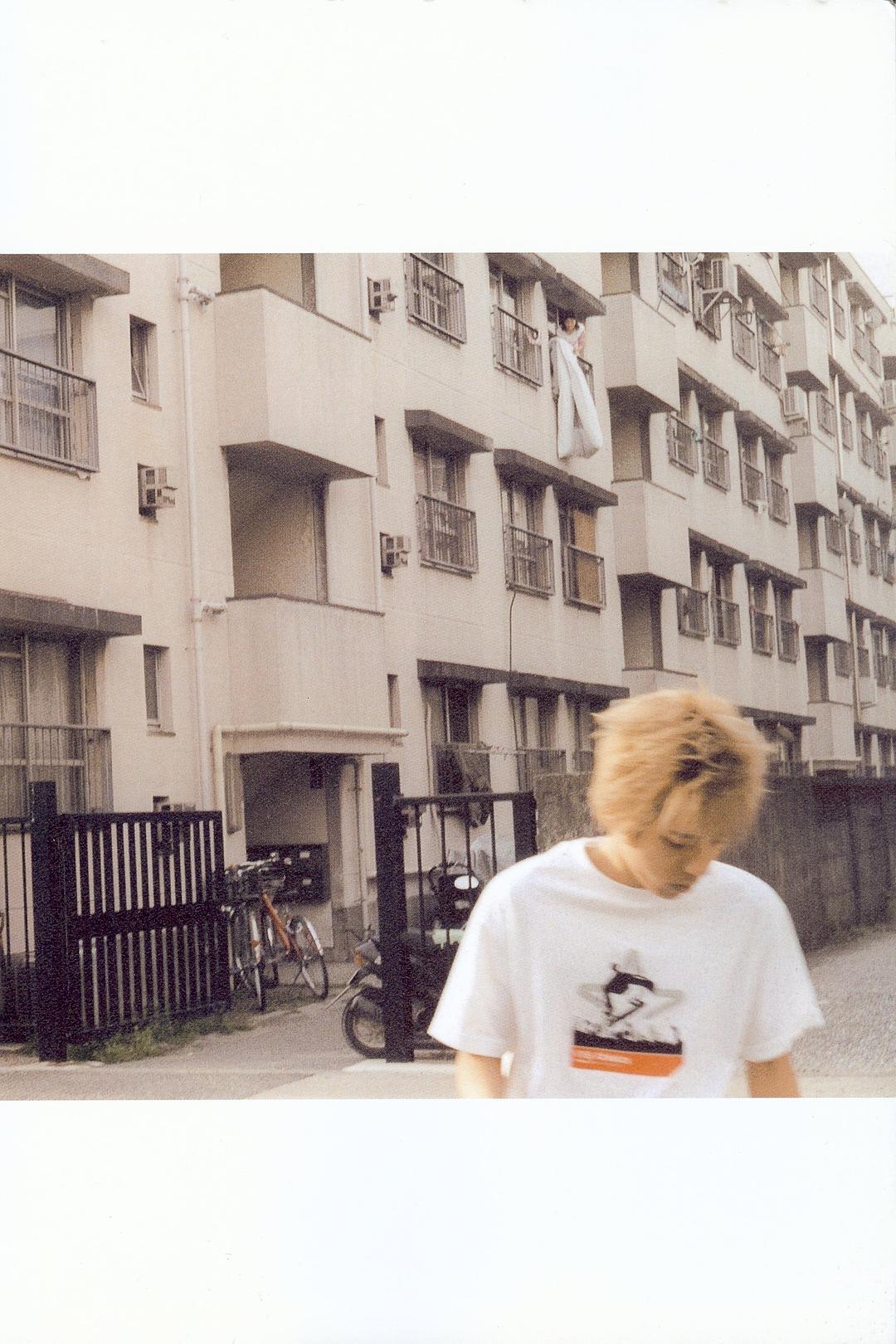 生活艰难但是快乐(2002)的剧照 生活艰难但是快乐(2002)的剧照