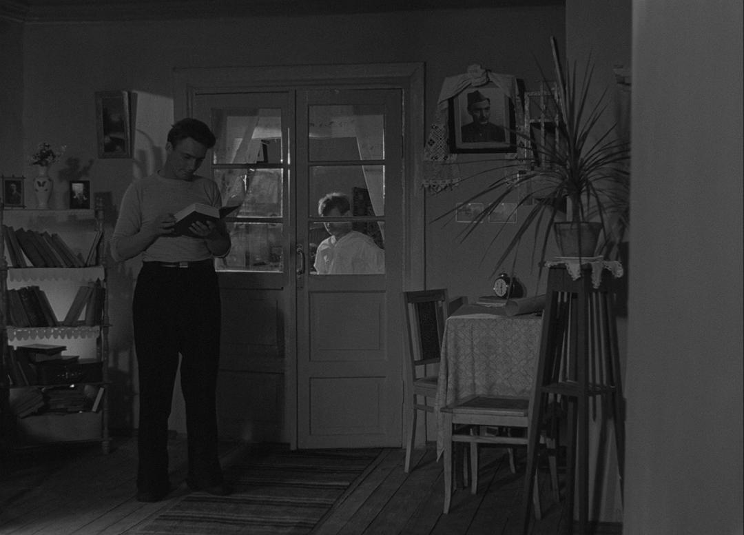 滨河街之春(1956)的剧照 滨河街之春(1956)的剧照