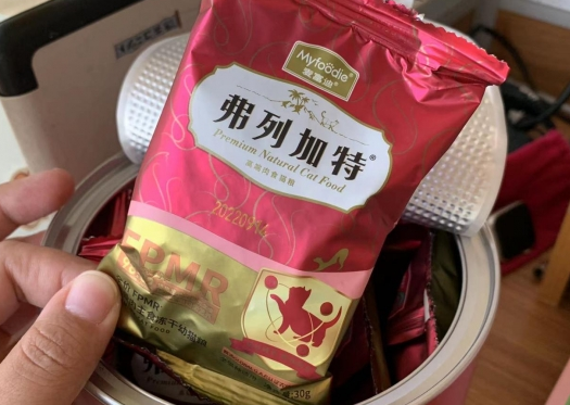 幼猫身体底子要打好,弗列加特大红桶少不了 幼猫身体底子要打好,弗列加特大红桶少不了