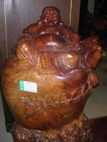 利用沉水樟雕刻的木雕艺术品