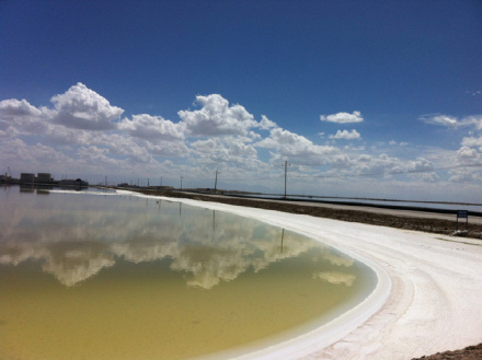 万丈盐桥上看查尔汗盐湖