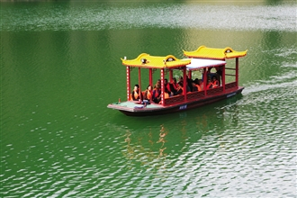 历史沿革在唐朝时是著名的狩猎区。清代时是有名的牧场。早在清朝