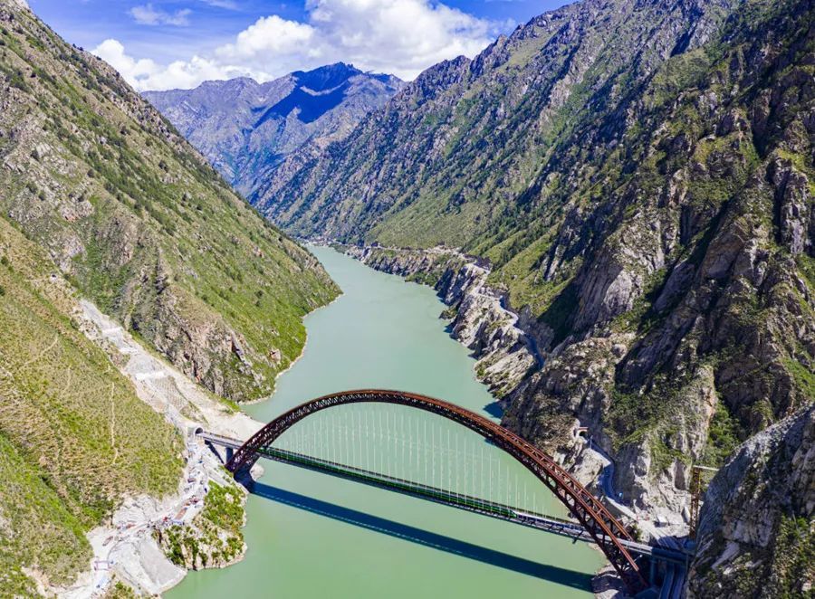 拉林铁路藏木雅鲁藏布江大桥