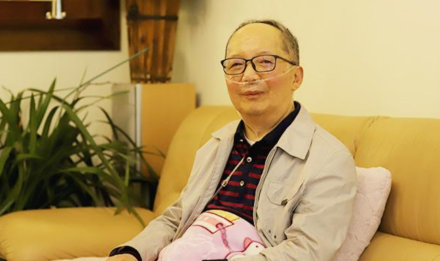 陈景生病在家中