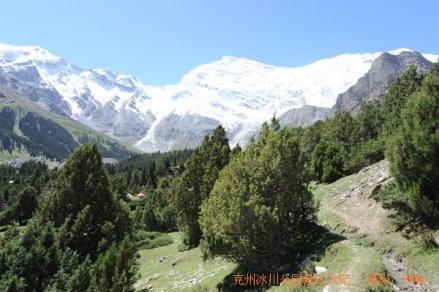 阿克陶县境内，冰川公园是世界上海拔最低的古冰川