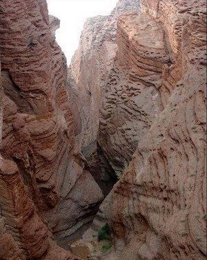 峡谷内的奇特地形