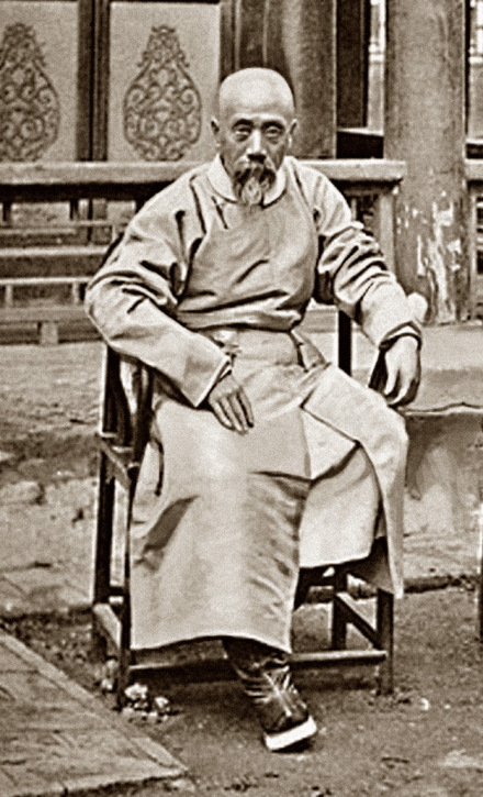 沈桂芬像（1869年约翰·汤姆森摄） 