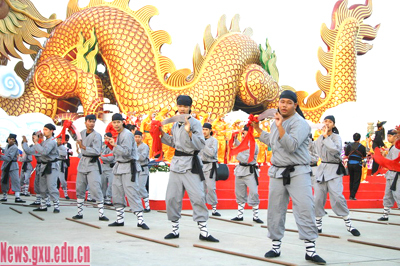 民俗活动庆祝场面