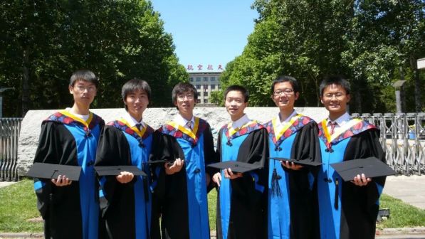 桂海潮获博士学位