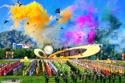 尼勒克县“甜蜜尼勒克”开幕现场