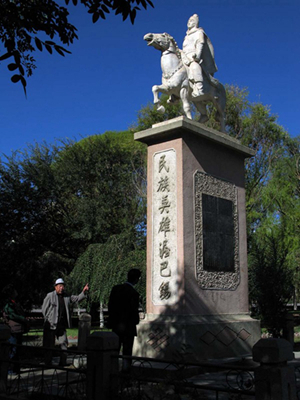 和静县渥巴锡汗雕像