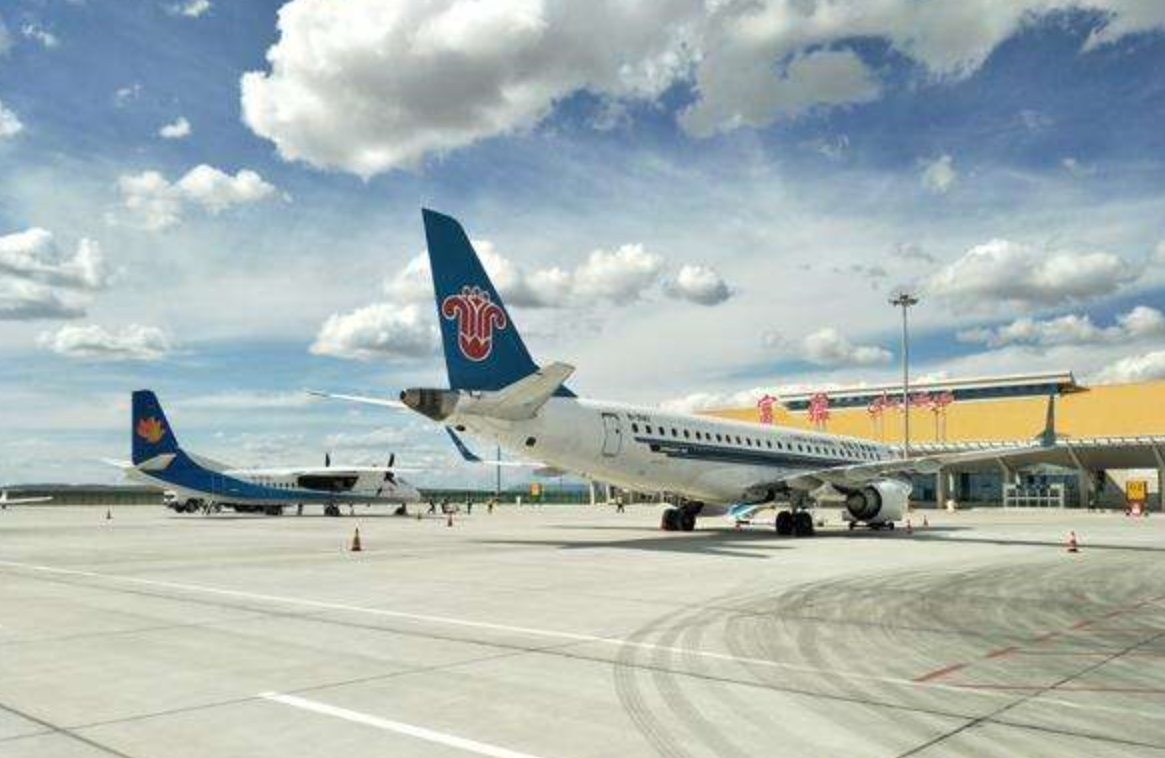 富蕴可可托海机场停场客机