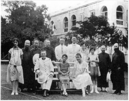 927年北海关代理税务司贾伯乐夫妇与友人合影