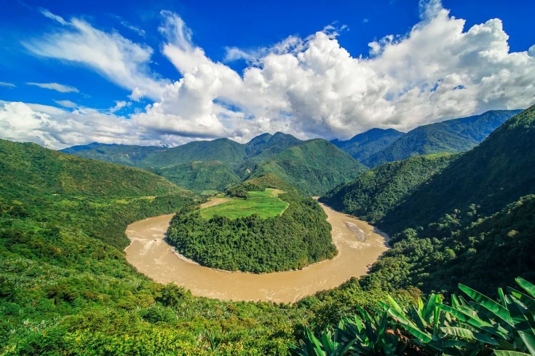 雅鲁藏布江下游段——墨脱果果塘大拐弯