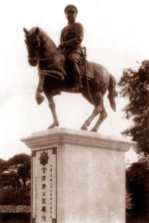 唐继尧铜像 