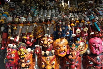 八廓街琳琅满目的商品 