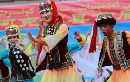 首届杏子节暨特色农副产品展销