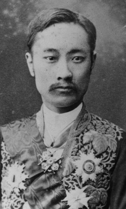 正二位·勋一等·伯爵柳原前光