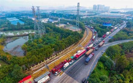 对襄荆高速襄阳西入口匝道进行拓宽 