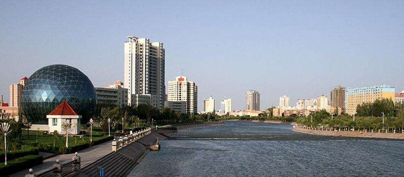 巴州首府库尔勒孔雀河两岸
