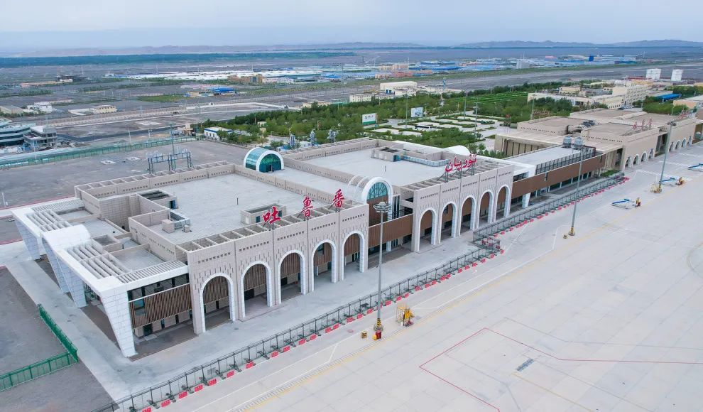 吐鲁番交河机场新旧航站楼