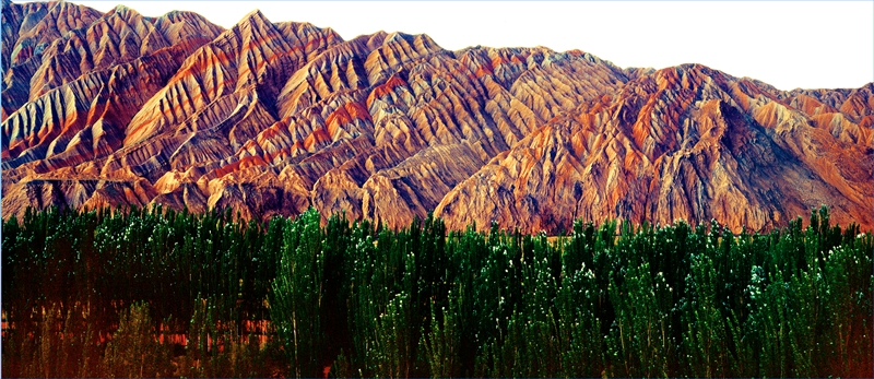 阿克陶五彩山景区