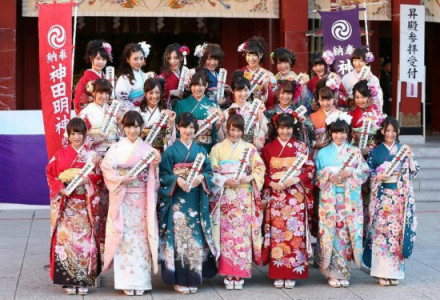 小谷里步出席成人礼 小谷里步出席成人礼