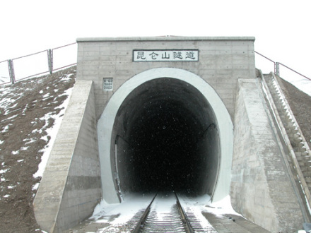 青藏铁路昆仑山隧道