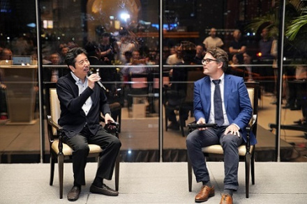 周令飞和海涅家族后代马丁·罗斯博士与听众互动 周令飞和海涅家族后代马丁·罗斯博士与听众互动