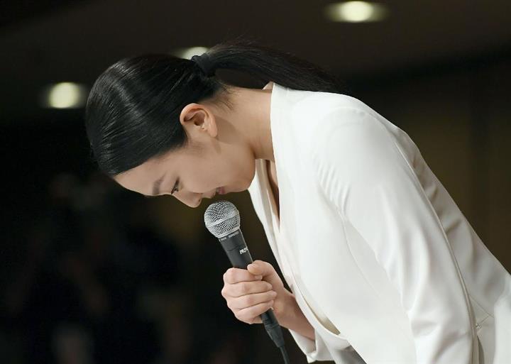 2017年，浅田真央宣布退役。