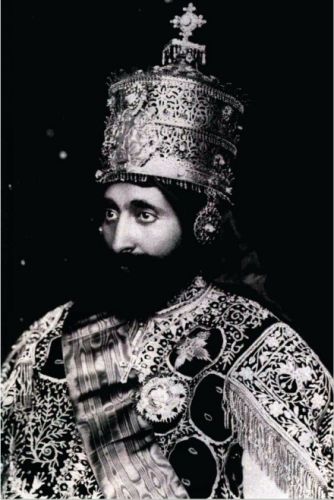 身着加冕服装的海尔·塞拉西
身着加冕服装的海尔·塞拉西