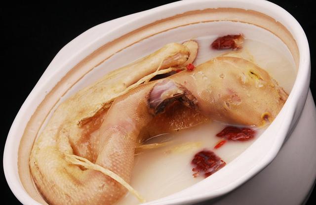 老鸭汤正宗的做法(各类美味老鸭汤的制作)