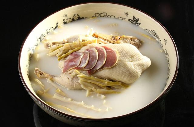 老鸭汤正宗的做法(各类美味老鸭汤的制作)