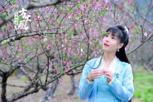 花间提壶方大厨缘分就是那么奇妙(又一清纯美女红了)