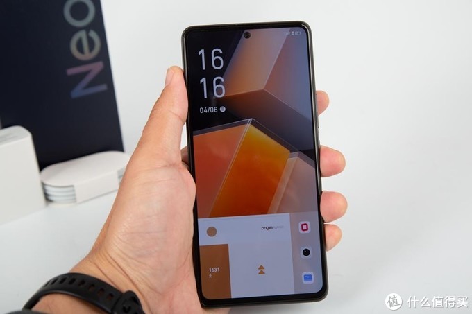 iQOO Neo 6首发评测:旗舰硬件下放,游戏体验全面升级