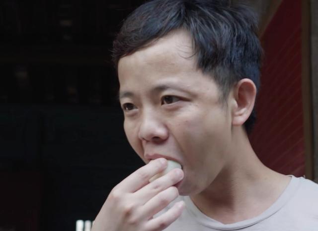 大青虫做的美食叫啥(用尿煮肉蛋花样吃牛屎)