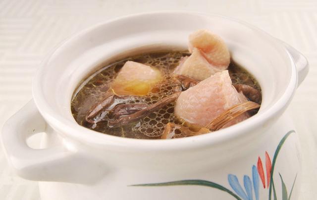 老鸭汤正宗的做法(各类美味老鸭汤的制作)