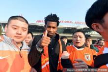 吉尔初抵济南,亮相鲁能俱乐部 吉尔初抵济南,亮相鲁能俱乐部