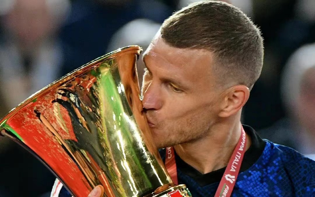 2022年,哲科随国际米兰夺得意大利杯冠军 2022年,哲科随国际米兰夺得意大利杯冠军