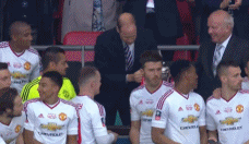 与鲁尼一同举起足总杯冠军奖杯 与鲁尼一同举起足总杯冠军奖杯