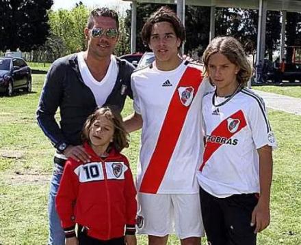 西蒙尼与家人 西蒙尼与家人