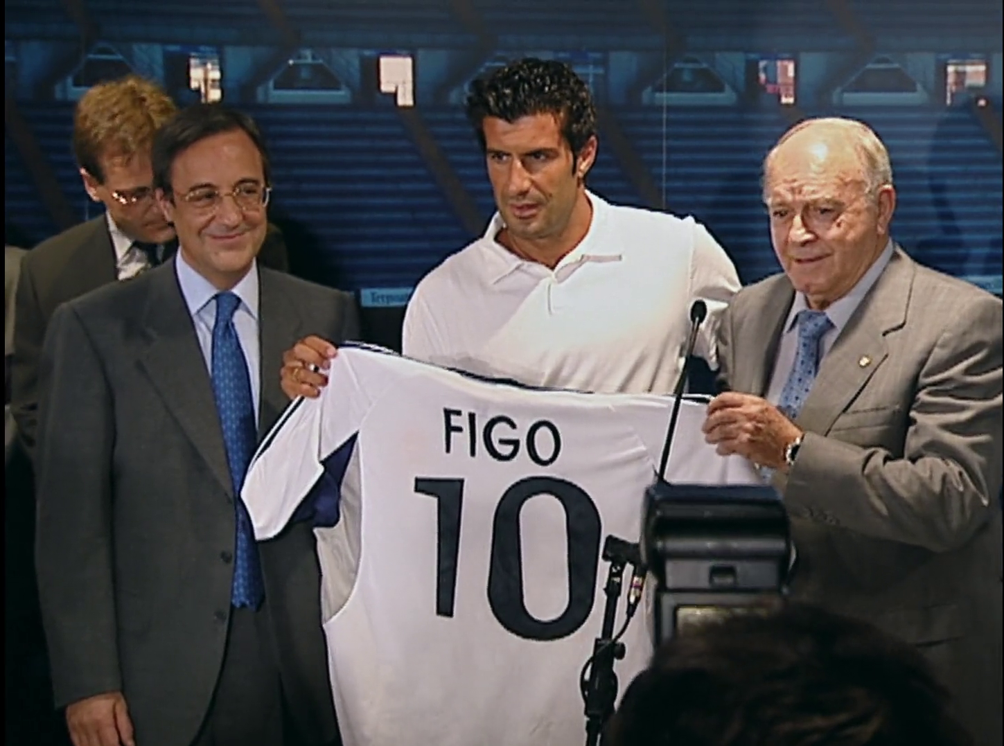 菲戈往事:改变足坛的世纪转会(2022)的剧照 菲戈往事:改变足坛的世纪转会(2022)的剧照