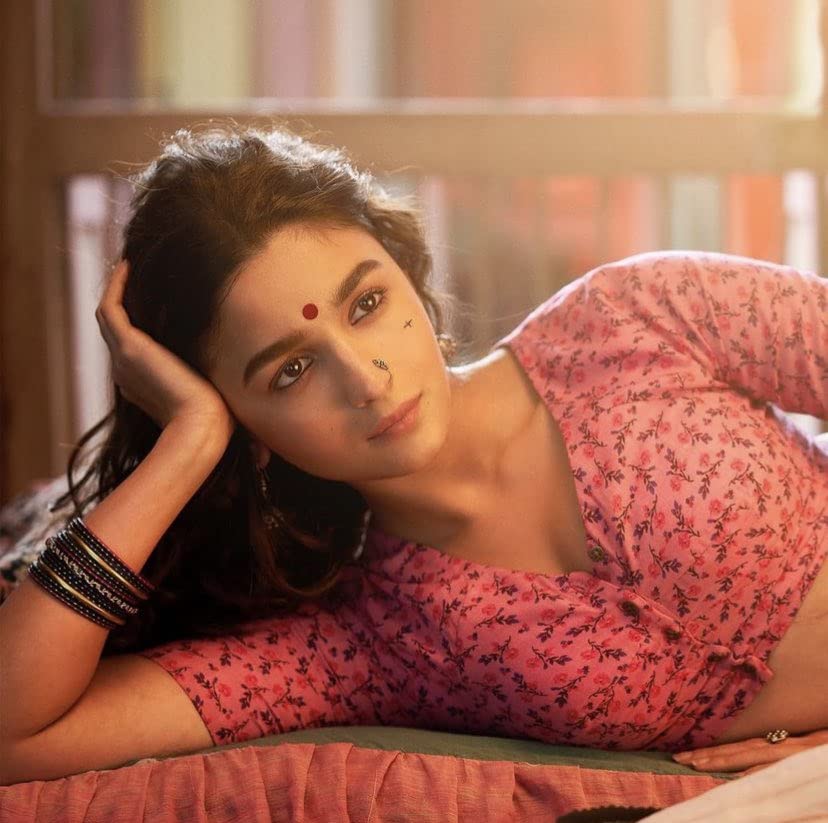 甘古拜·卡蒂娅瓦迪(2022)的剧照 甘古拜·卡蒂娅瓦迪(2022)的剧照