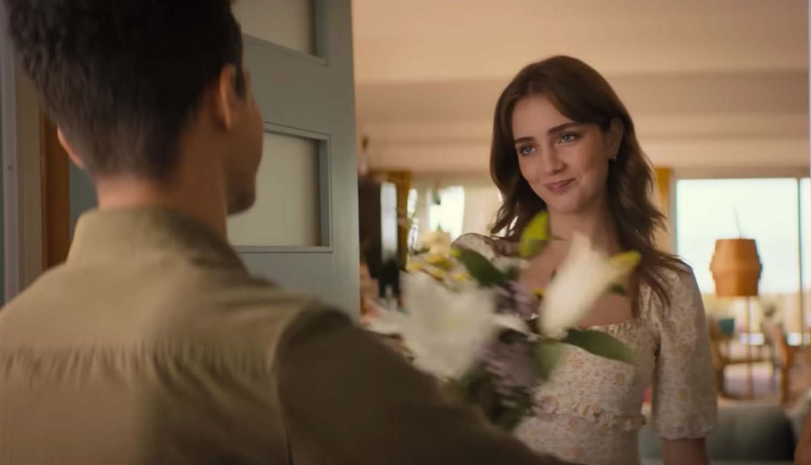 初识与告别之间(2022)的剧照 初识与告别之间(2022)的剧照