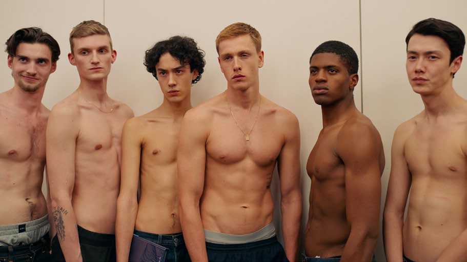 悲情三角(2022)的剧照 悲情三角(2022)的剧照